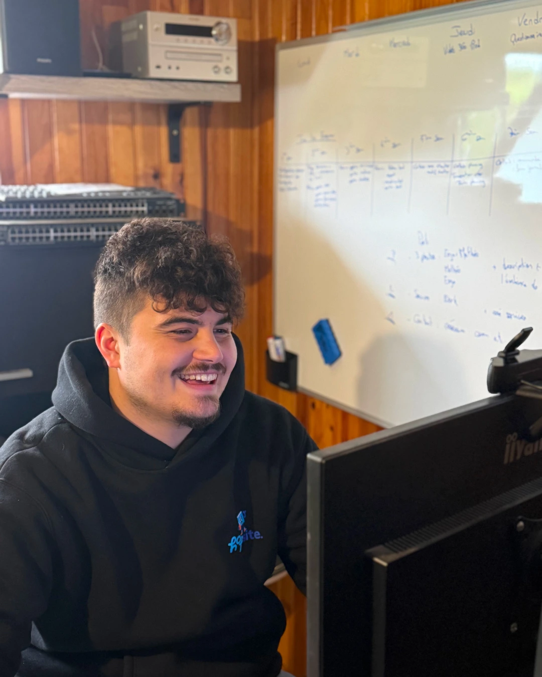 Fondateur Enzo Dufournet chez Hopsite entrain de travailler