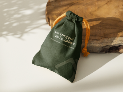 Mockup d'une trousse de toilette avec la nouvelle direction artistique